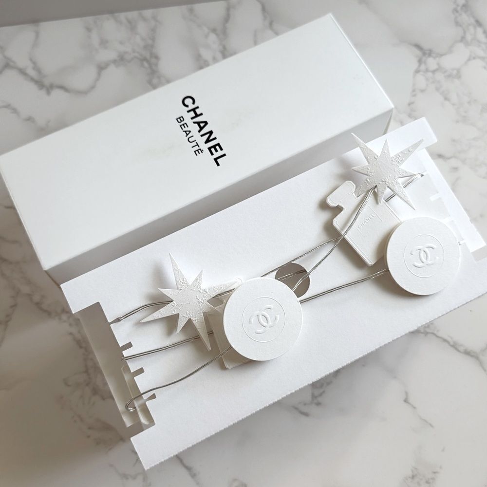 ⭕️ CHANEL Light White